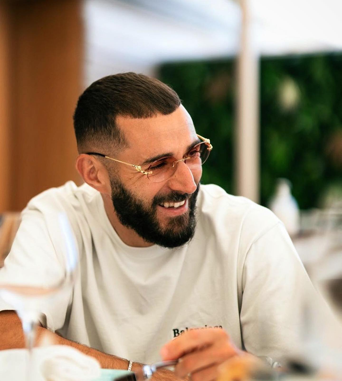 Get your hands on the trendiest eyewear of the season now! 🕶️✨ Modeled by the one and only Karim Benzema! ❤️ #cartiereyewear #karimbenzema #styleicon #sunglasses #luxuryfashion #summervibes #musthaveaccessories #cartierdealer