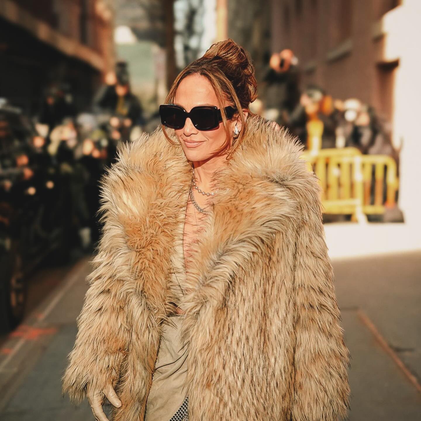 Dive into glamour like Jennifer Lopez in Emanuelle Khan shades! 😎 #jlo #optiekvanlindt