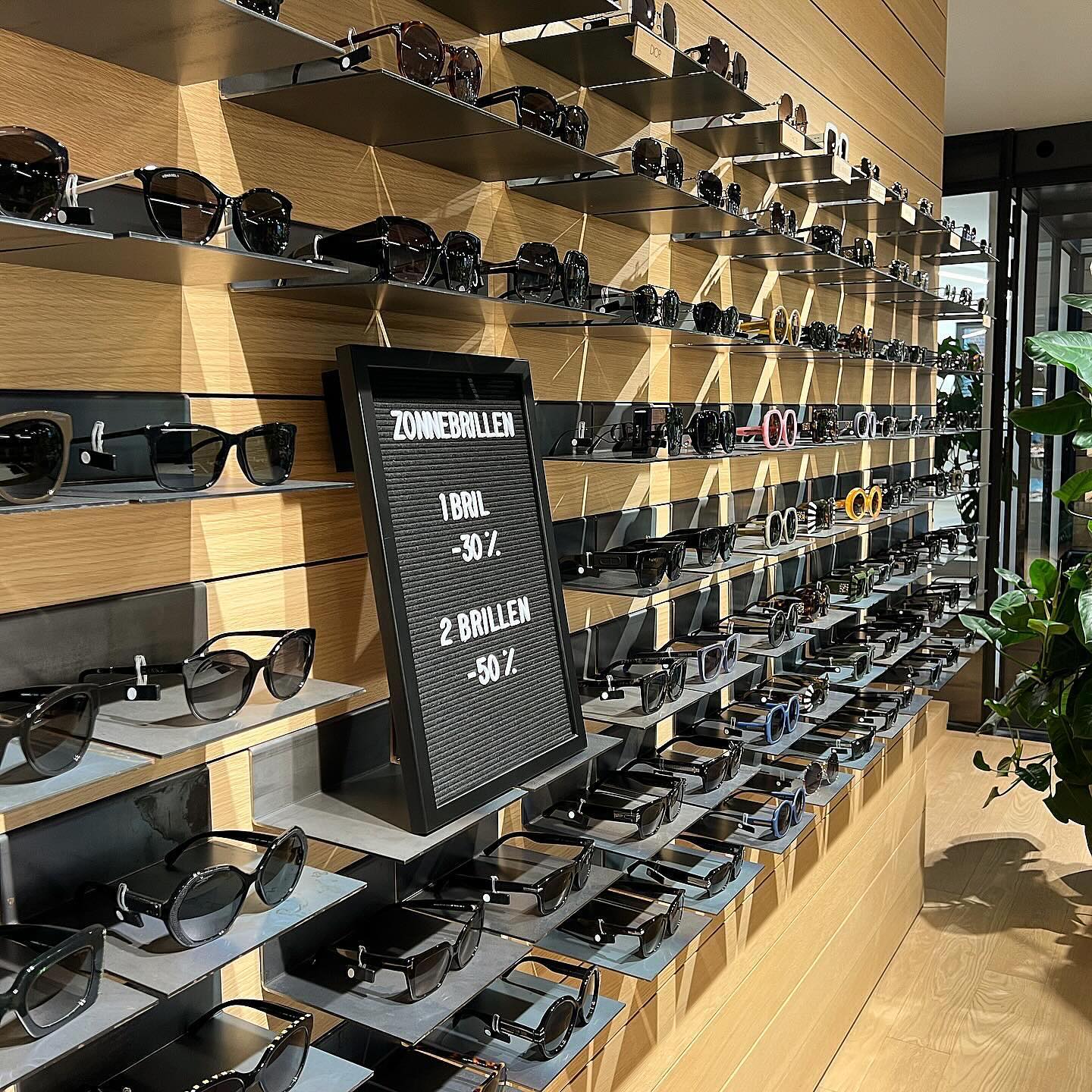 Vanaf vandaag meteen tot -50% korting op een ruime selectie aan designer zonnebrillen* ❤️🔥#shoplocal #chanel #dior #prada #tomford #loewe #tomford #beckham #… *voorwaarden in  onze winkel