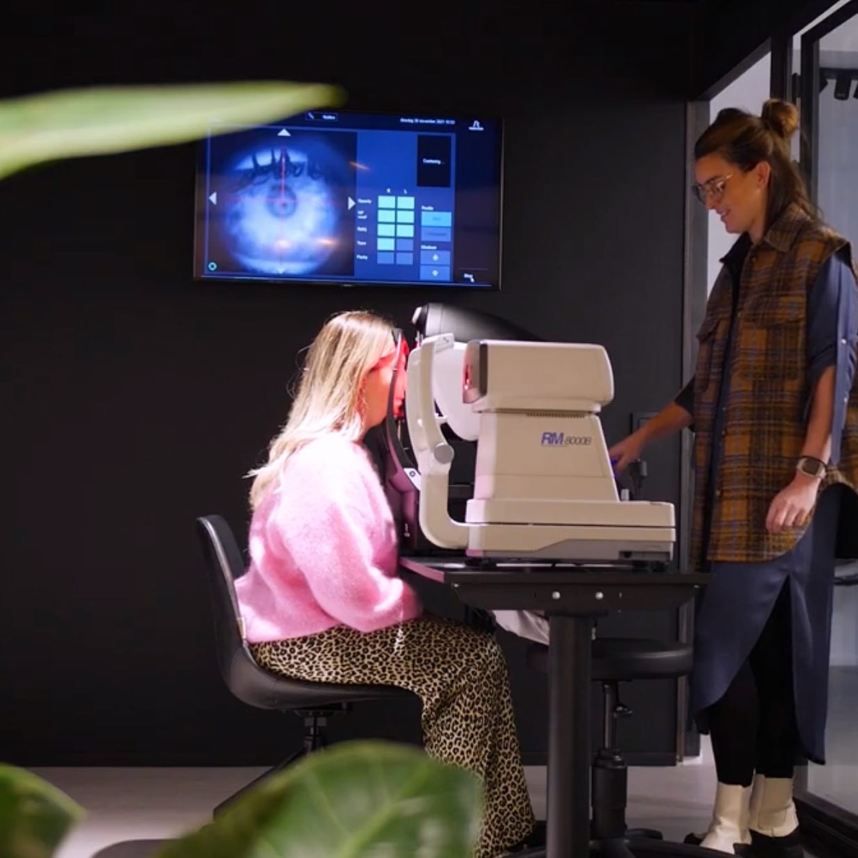 With the high-precision 3D eye measurement of the unique scanner, we measure your eyes more precisely than ever before! 👀🤓 #rodenstock #sharpvision #free #scan #visitus ❤️